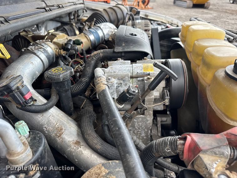 image for item ER0182 2001 Ford F450 Super Duty truck cab and chassis