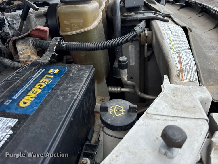 image for item ER0182 2001 Ford F450 Super Duty truck cab and chassis