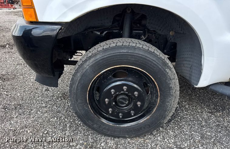 image for item ER0182 2001 Ford F450 Super Duty truck cab and chassis