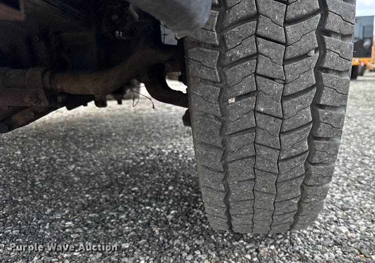 image for item ER0182 2001 Ford F450 Super Duty truck cab and chassis