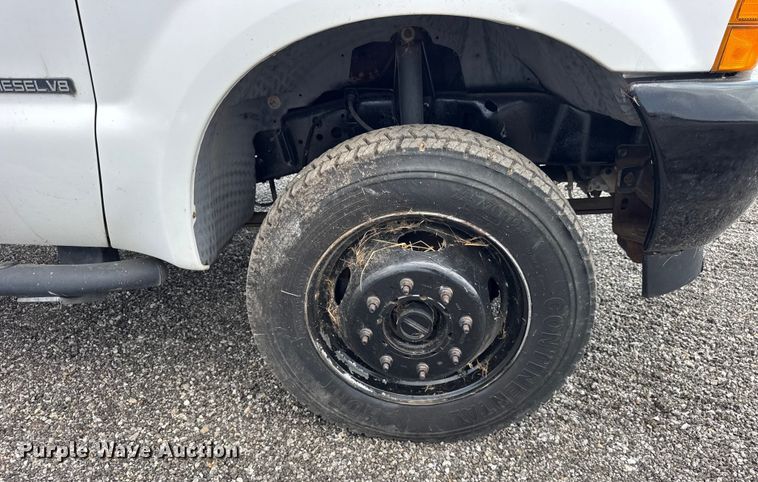 image for item ER0182 2001 Ford F450 Super Duty truck cab and chassis