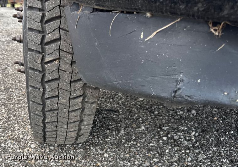 image for item ER0182 2001 Ford F450 Super Duty truck cab and chassis