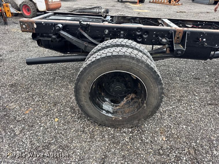 image for item ER0182 2001 Ford F450 Super Duty truck cab and chassis