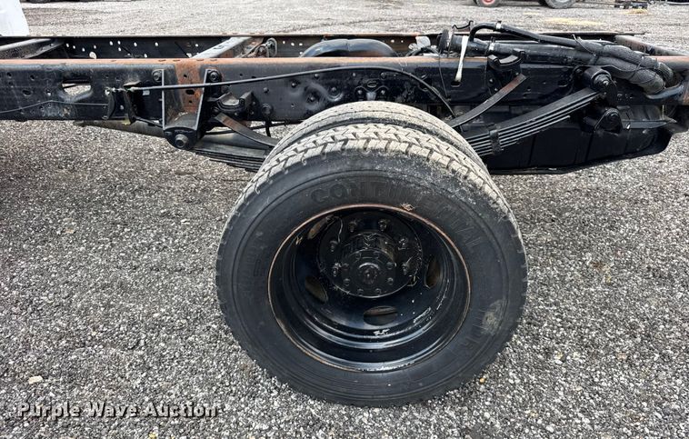 image for item ER0182 2001 Ford F450 Super Duty truck cab and chassis