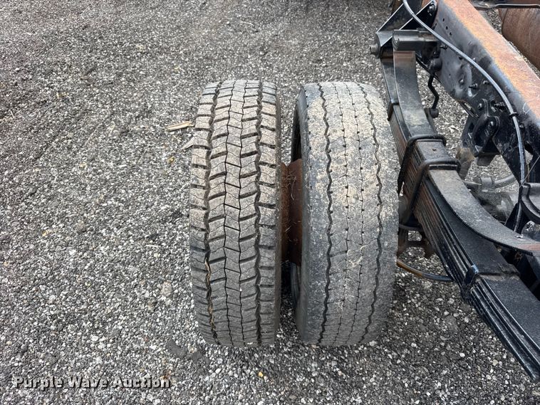 image for item ER0182 2001 Ford F450 Super Duty truck cab and chassis