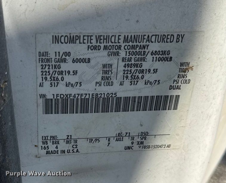 image for item ER0182 2001 Ford F450 Super Duty truck cab and chassis