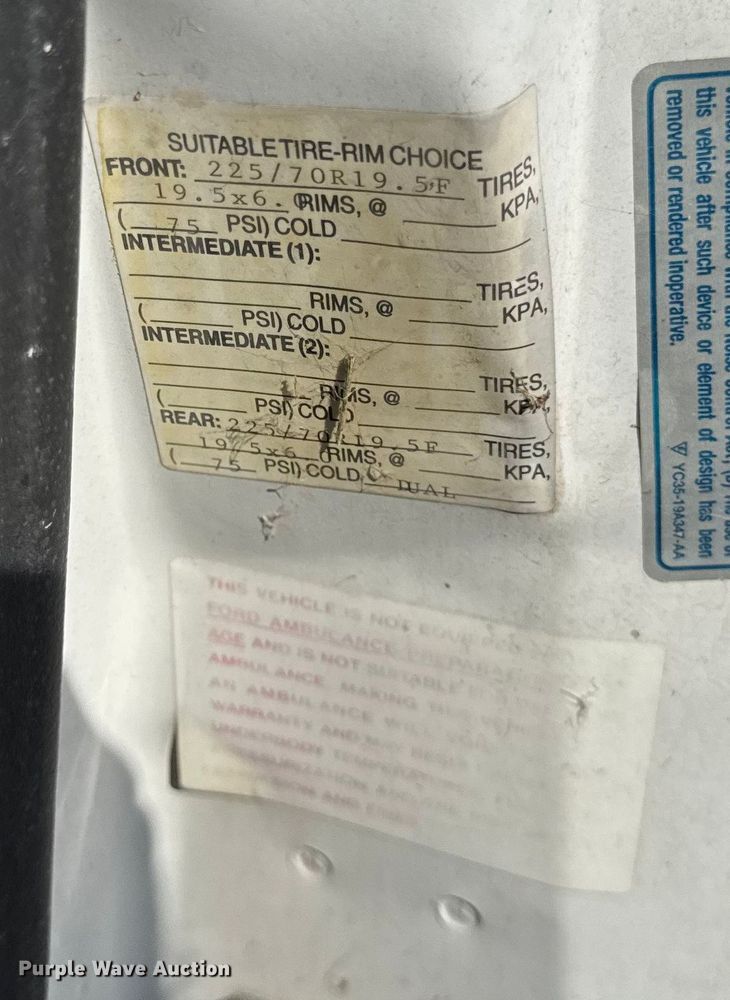 image for item ER0182 2001 Ford F450 Super Duty truck cab and chassis