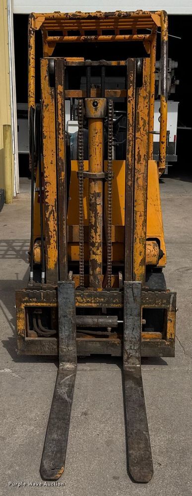 image for item ER2490 Carson CFG103-1 forklift