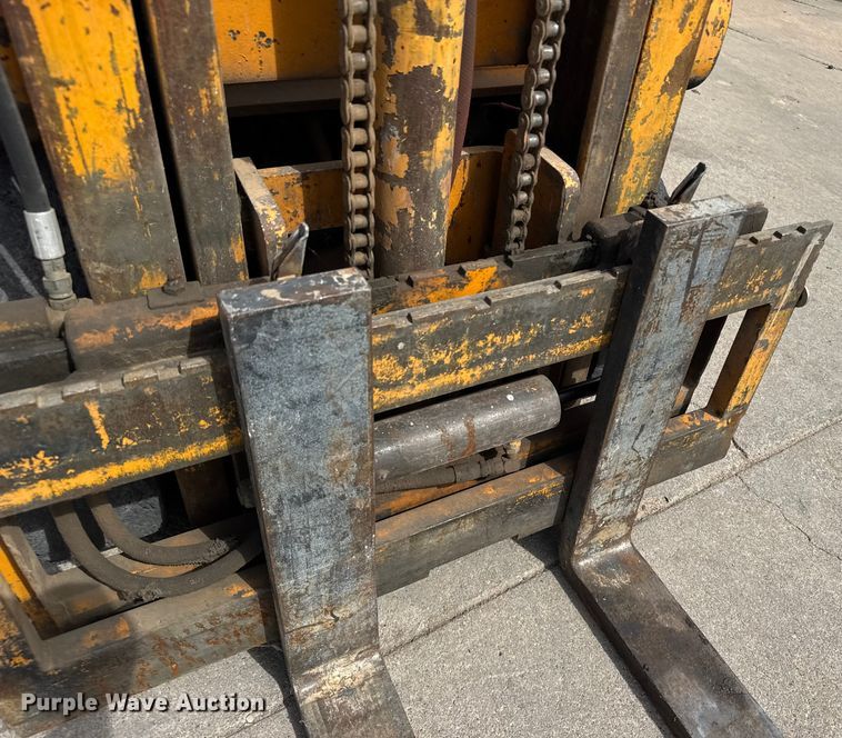 image for item ER2490 Carson CFG103-1 forklift