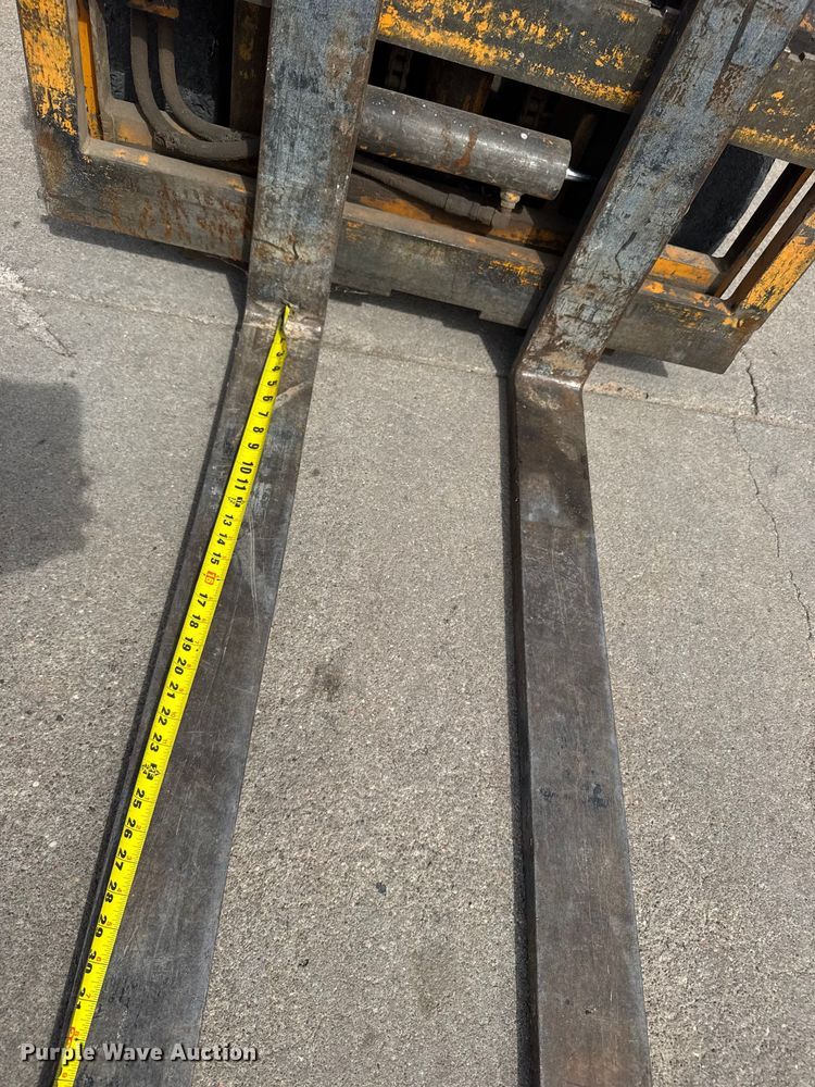 image for item ER2490 Carson CFG103-1 forklift