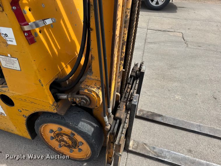 image for item ER2490 Carson CFG103-1 forklift