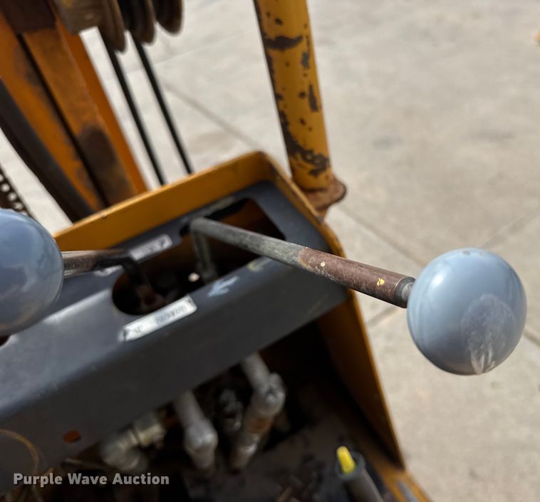 image for item ER2490 Carson CFG103-1 forklift