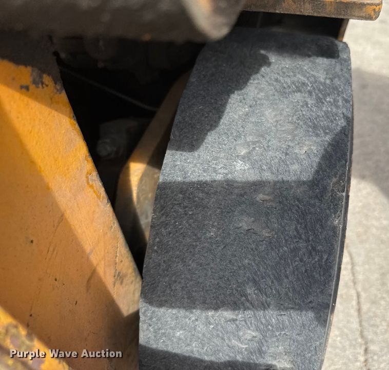 image for item ER2490 Carson CFG103-1 forklift