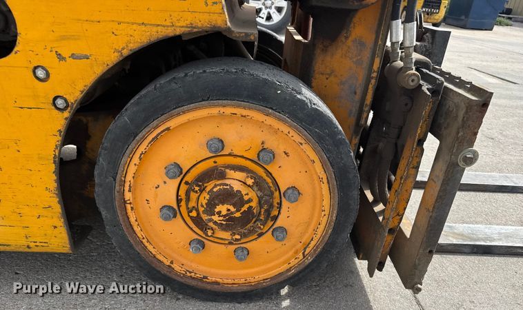 image for item ER2490 Carson CFG103-1 forklift