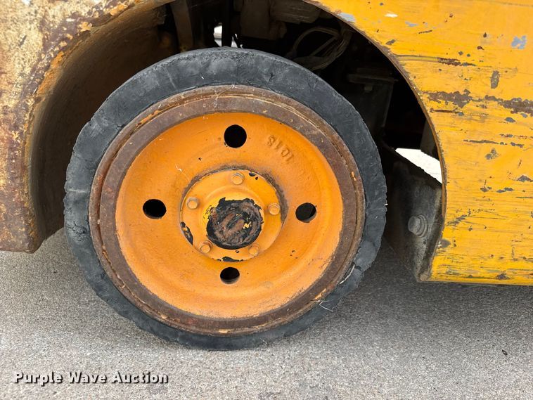 image for item ER2490 Carson CFG103-1 forklift