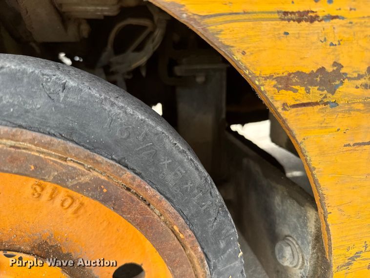 image for item ER2490 Carson CFG103-1 forklift