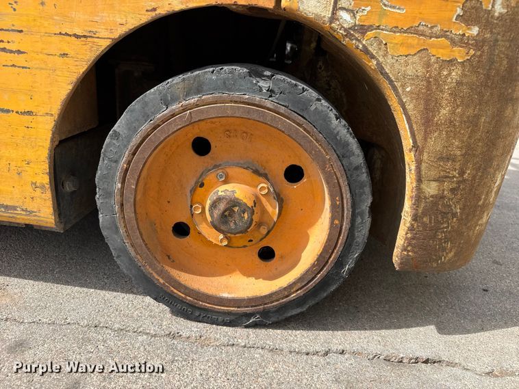 image for item ER2490 Carson CFG103-1 forklift