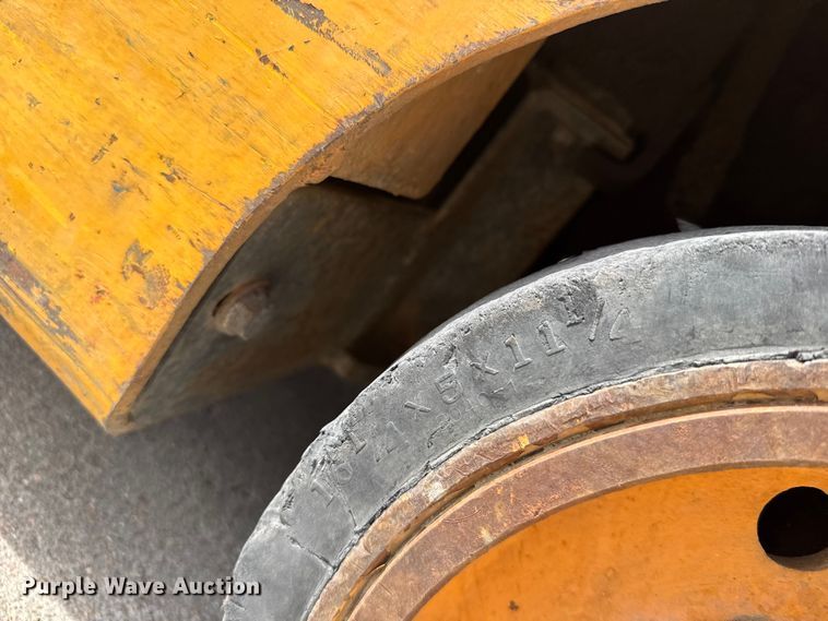 image for item ER2490 Carson CFG103-1 forklift