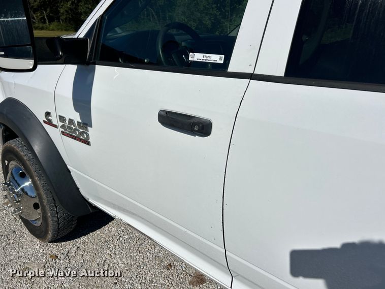 image for item ET3223 2014 Dodge Ram 4500HD Crew Cab flatbed truck