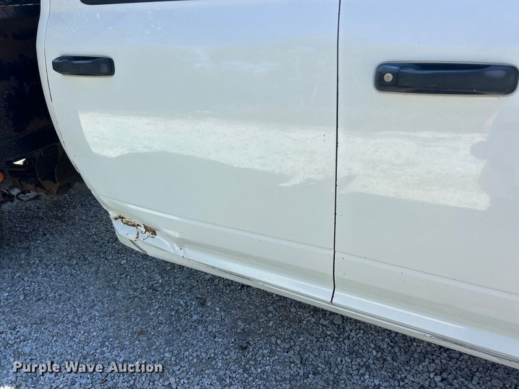 image for item ET3223 2014 Dodge Ram 4500HD Crew Cab flatbed truck