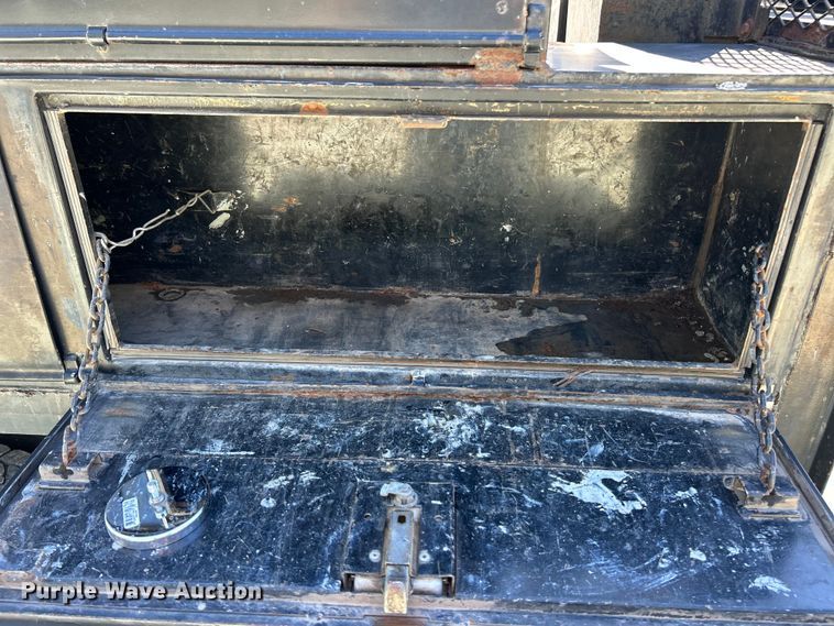 image for item ET3223 2014 Dodge Ram 4500HD Crew Cab flatbed truck