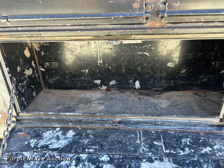 image for item ET3223 2014 Dodge Ram 4500HD Crew Cab flatbed truck