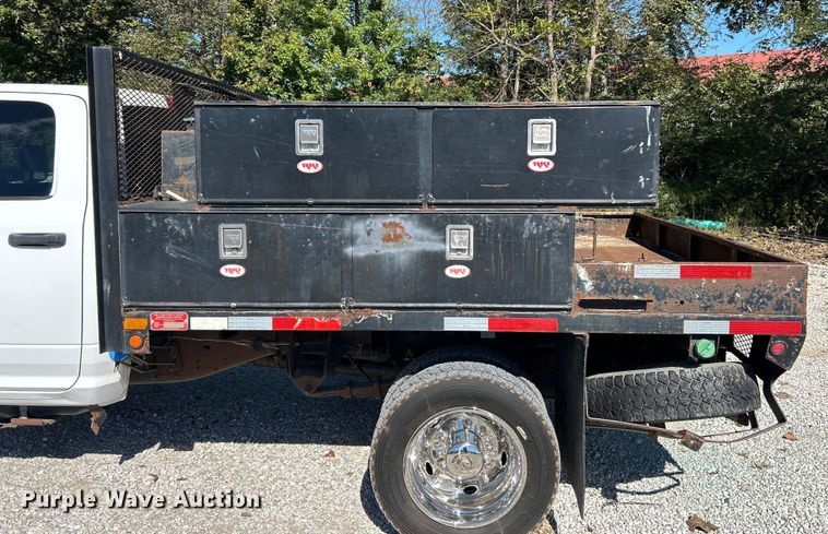 image for item ET3223 2014 Dodge Ram 4500HD Crew Cab flatbed truck