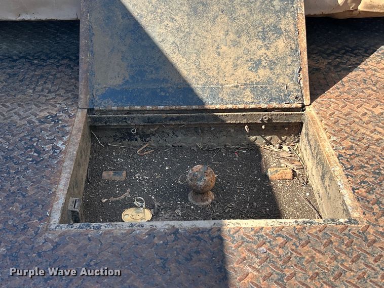 image for item ET3223 2014 Dodge Ram 4500HD Crew Cab flatbed truck