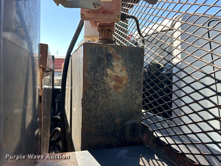 image for item ET3223 2014 Dodge Ram 4500HD Crew Cab flatbed truck