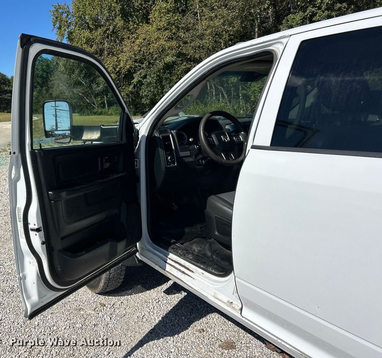 image for item ET3223 2014 Dodge Ram 4500HD Crew Cab flatbed truck