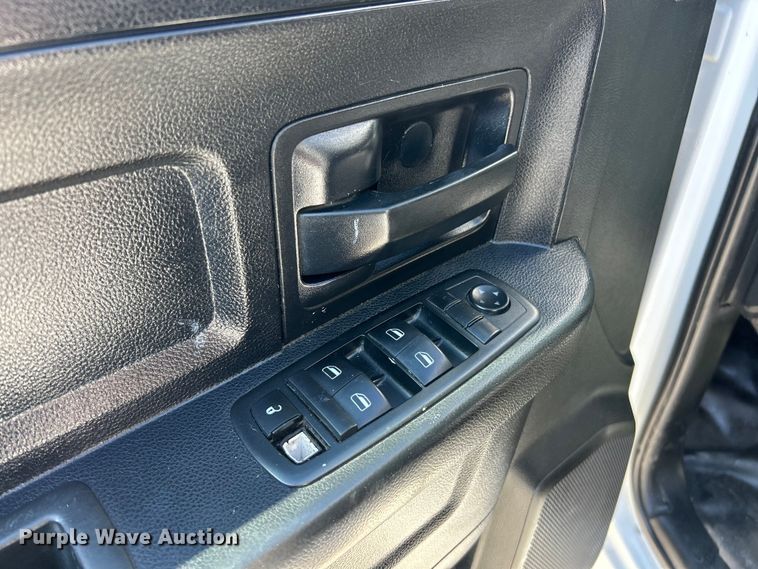 image for item ET3223 2014 Dodge Ram 4500HD Crew Cab flatbed truck