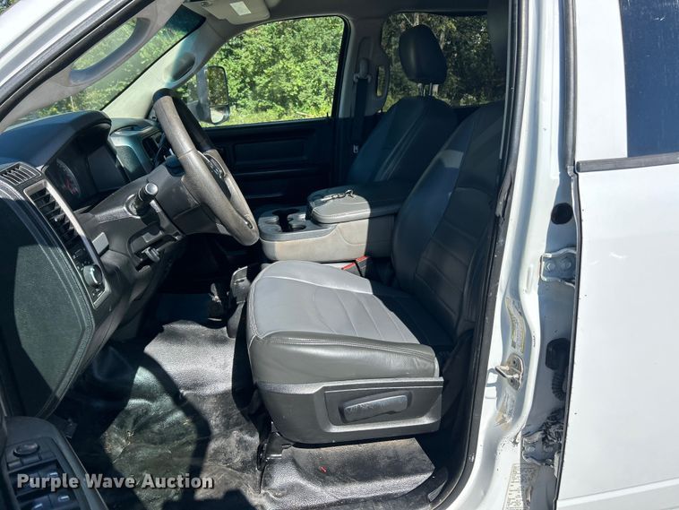 image for item ET3223 2014 Dodge Ram 4500HD Crew Cab flatbed truck