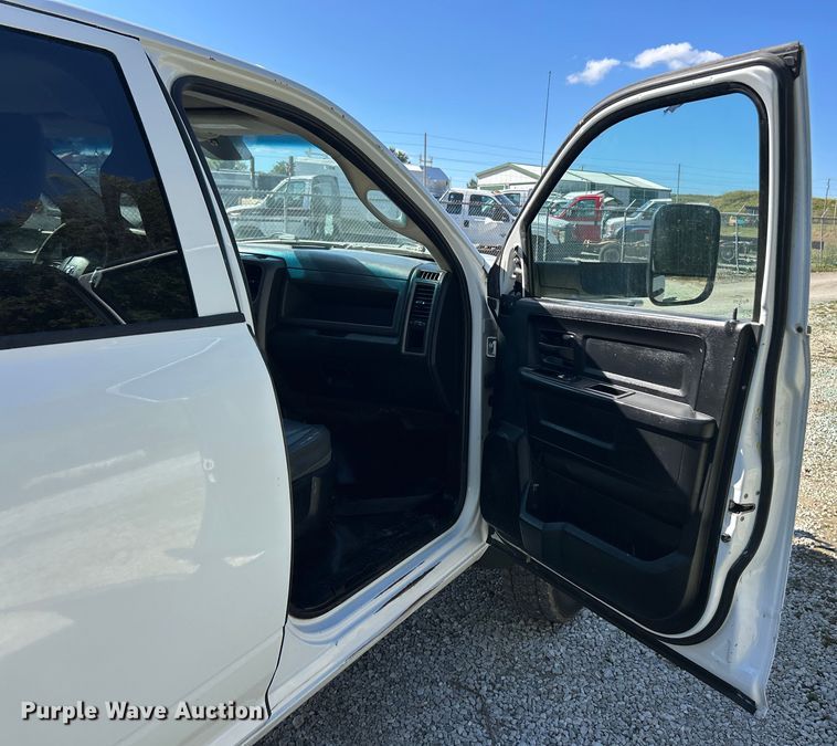 image for item ET3223 2014 Dodge Ram 4500HD Crew Cab flatbed truck