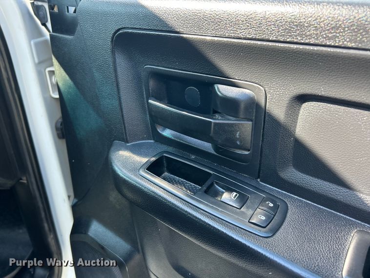 image for item ET3223 2014 Dodge Ram 4500HD Crew Cab flatbed truck