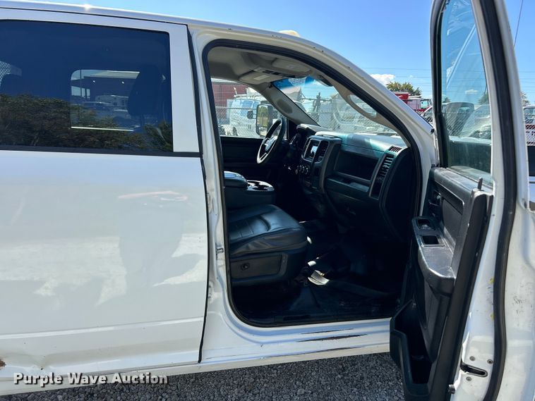 image for item ET3223 2014 Dodge Ram 4500HD Crew Cab flatbed truck