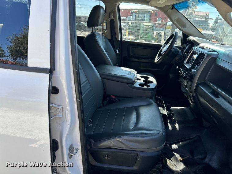 image for item ET3223 2014 Dodge Ram 4500HD Crew Cab flatbed truck