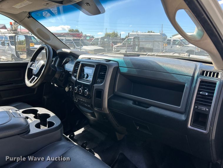 image for item ET3223 2014 Dodge Ram 4500HD Crew Cab flatbed truck