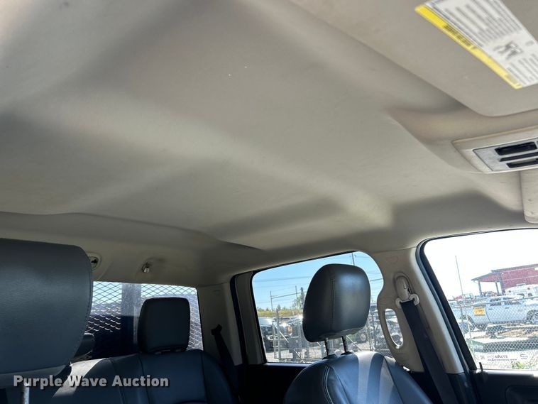 image for item ET3223 2014 Dodge Ram 4500HD Crew Cab flatbed truck