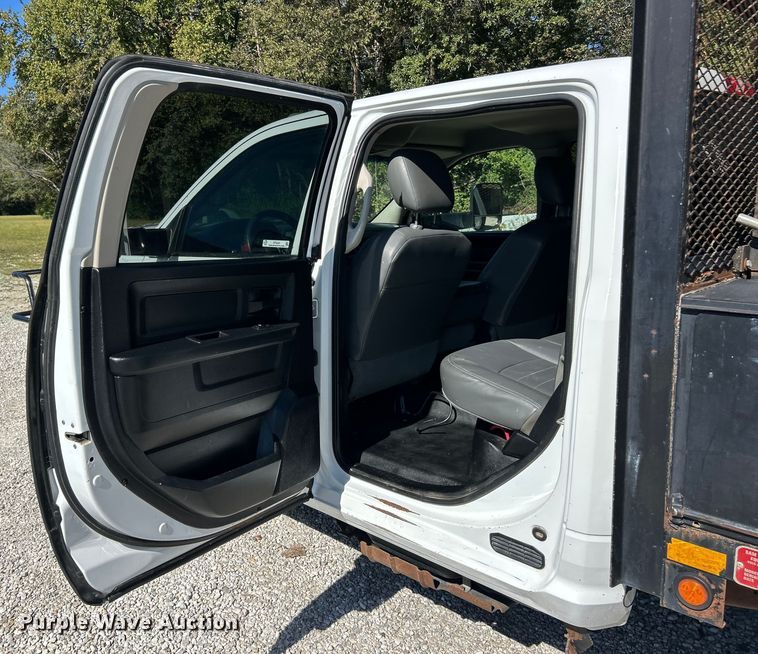 image for item ET3223 2014 Dodge Ram 4500HD Crew Cab flatbed truck