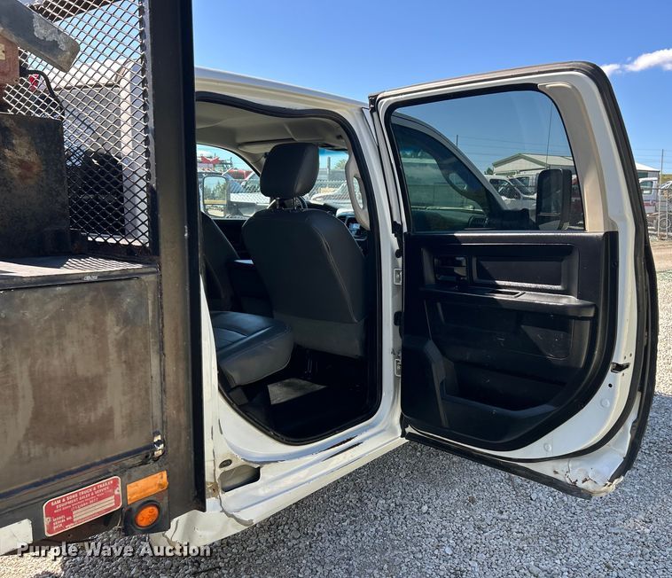 image for item ET3223 2014 Dodge Ram 4500HD Crew Cab flatbed truck