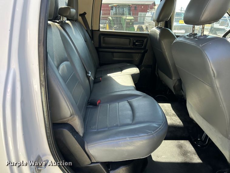 image for item ET3223 2014 Dodge Ram 4500HD Crew Cab flatbed truck