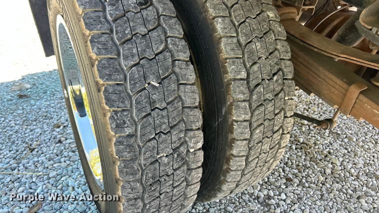 image for item ET3223 2014 Dodge Ram 4500HD Crew Cab flatbed truck