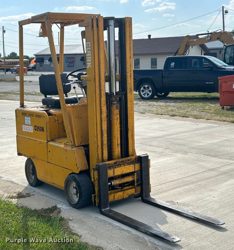 image for item ET3236 Clark EC500-S30D forklift