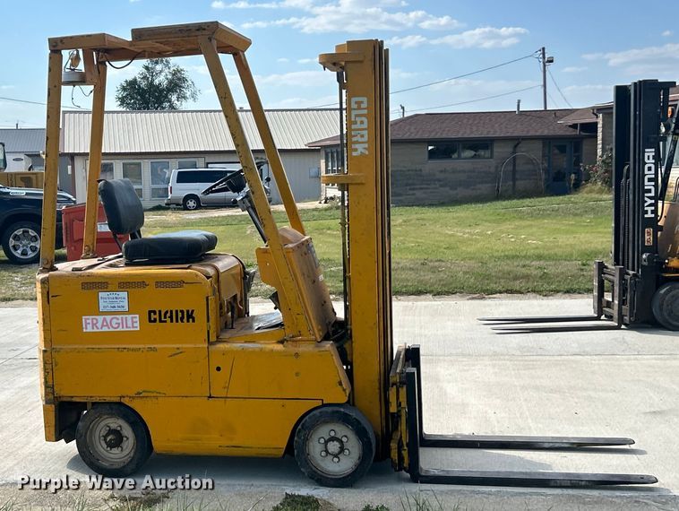 image for item ET3236 Clark EC500-S30D forklift