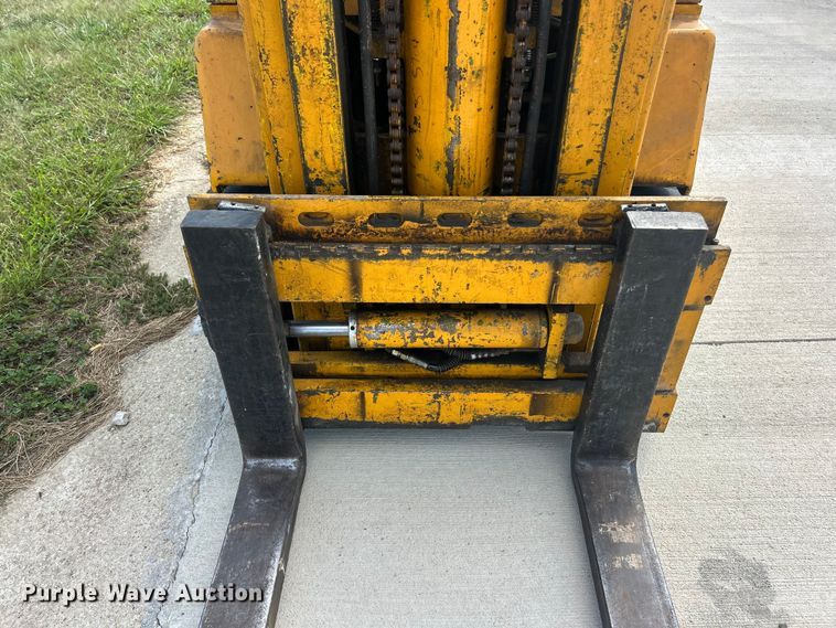 image for item ET3236 Clark EC500-S30D forklift