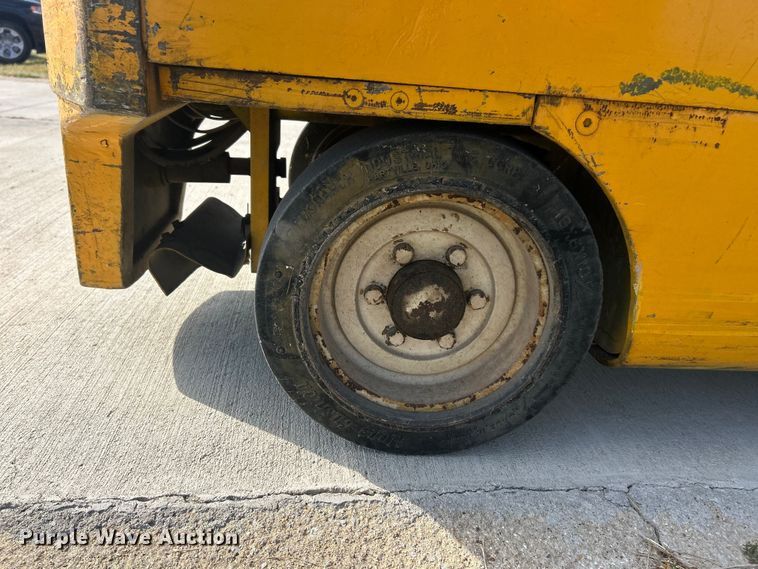 image for item ET3236 Clark EC500-S30D forklift