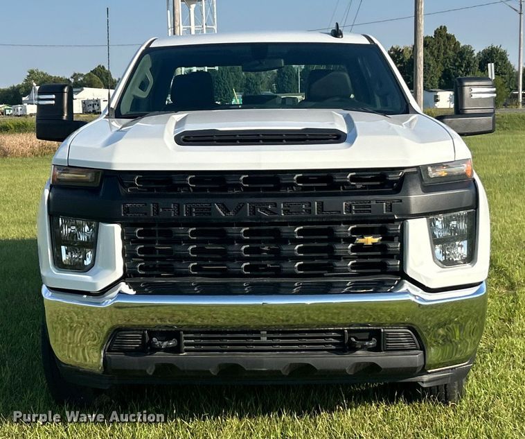 image for item ET3239 2022 Chevrolet Silverado 3500HD Crew Cab pickup truck