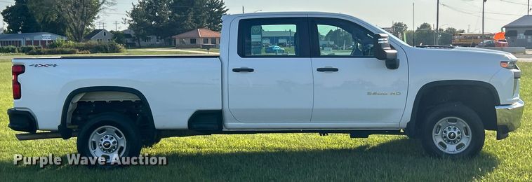 image for item ET3239 2022 Chevrolet Silverado 3500HD Crew Cab pickup truck