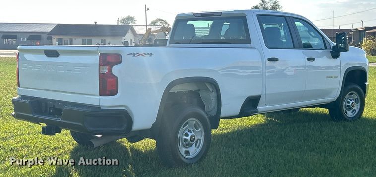 image for item ET3239 2022 Chevrolet Silverado 3500HD Crew Cab pickup truck
