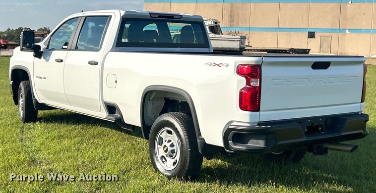 image for item ET3239 2022 Chevrolet Silverado 3500HD Crew Cab pickup truck